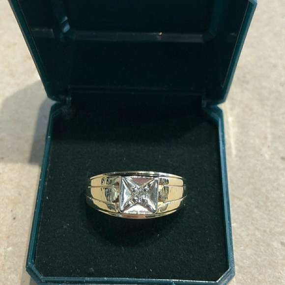 10k gold rings - Picture 2 of 3